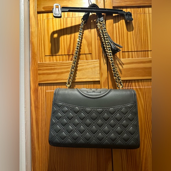 Tory Burch Fleming Bag. Gray with gold hardware. Very good condition - Picture 3 of 14